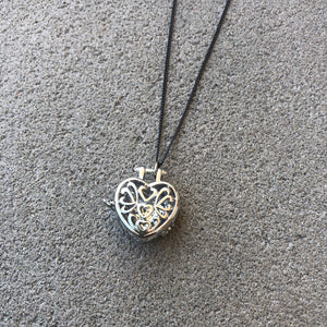 Silvery Aromatherapy Essential Oils Diffuser Heart Locket Pendant Necklace
